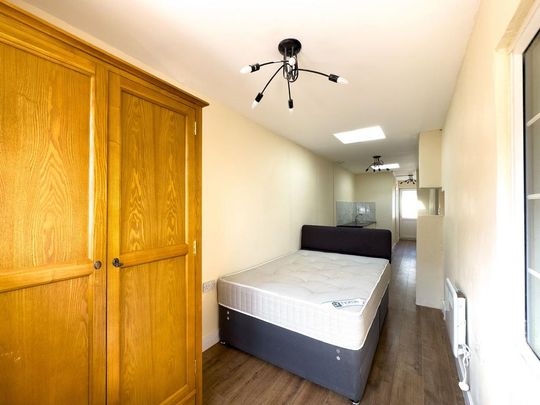 Studio to rent - Photo 1