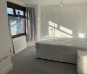 2 bed Apartment - To Let - Photo 4