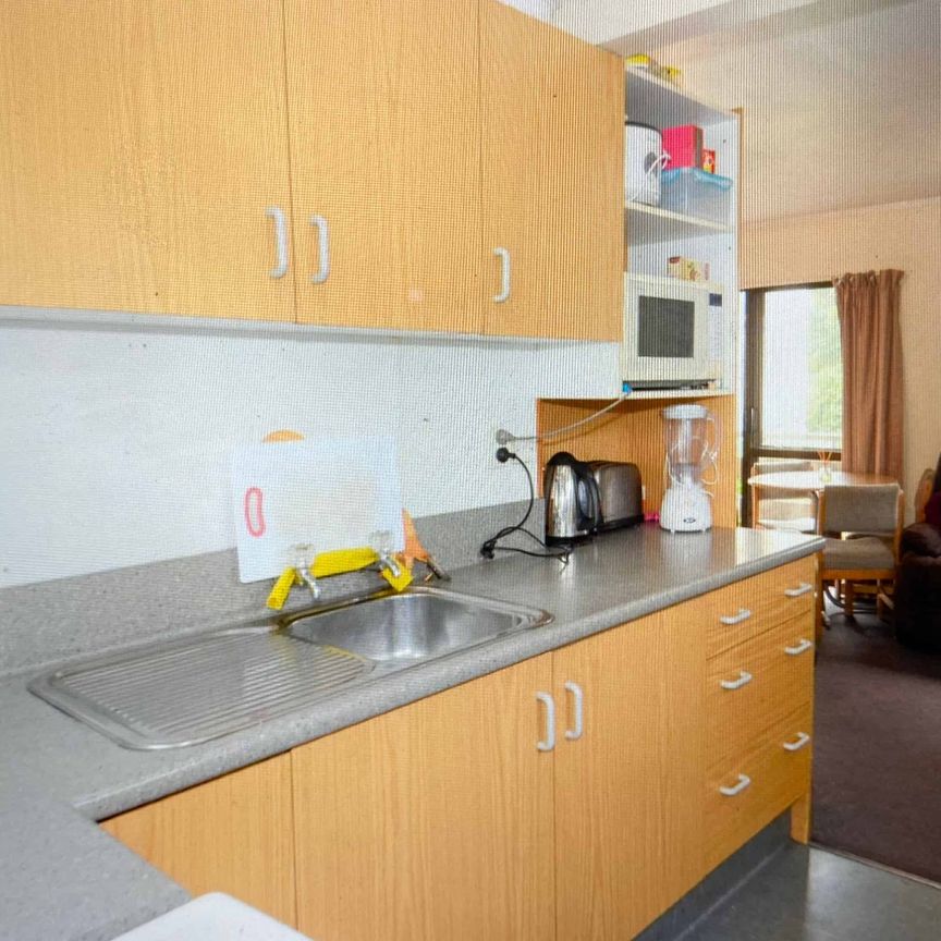 House close to university - Photo 1