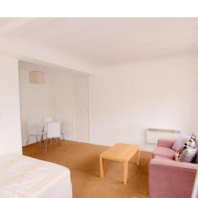 Studio to rent - Photo 1