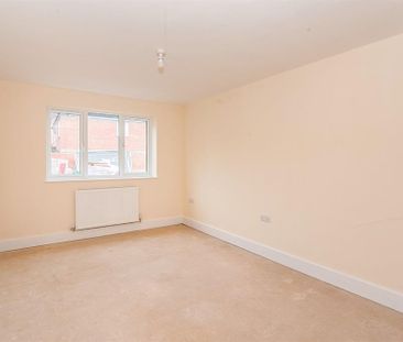 ArronsCourt, Wilnecote, TAMWORTH - Photo 3