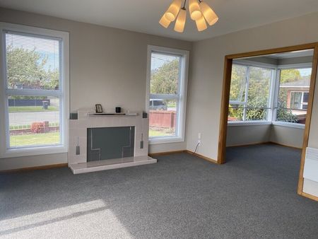 IMMACULATE 3 x BEDROOM SUNNY HOME - Photo 3