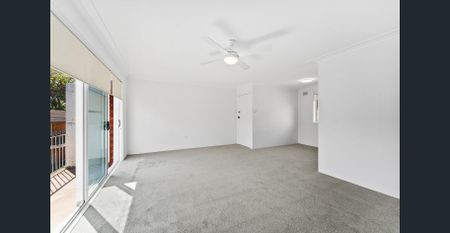 Bright & Fresh In Prime Location - Photo 2