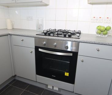 3 bedroom terraced house to rent - Photo 5