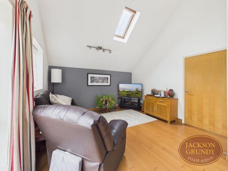 2 bedroom detached house to rent - Photo 3