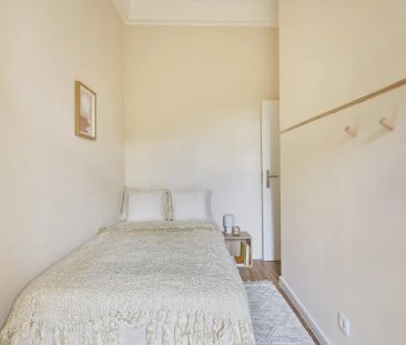 Room in a shared 11-bedroom apartment for rent in Lisbon, all bills... - Photo 3