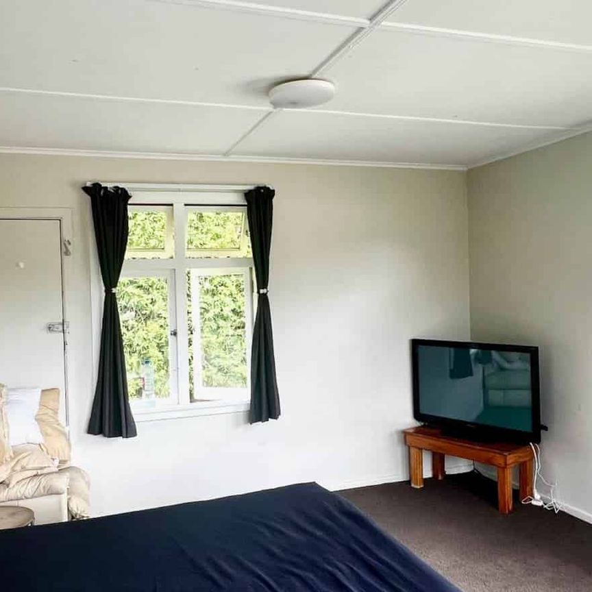 Rural One-Bedroom Cottage – Only 5 Minutes fro... - Photo 1