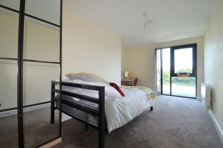 3 bedroom flat to rent - Photo 5