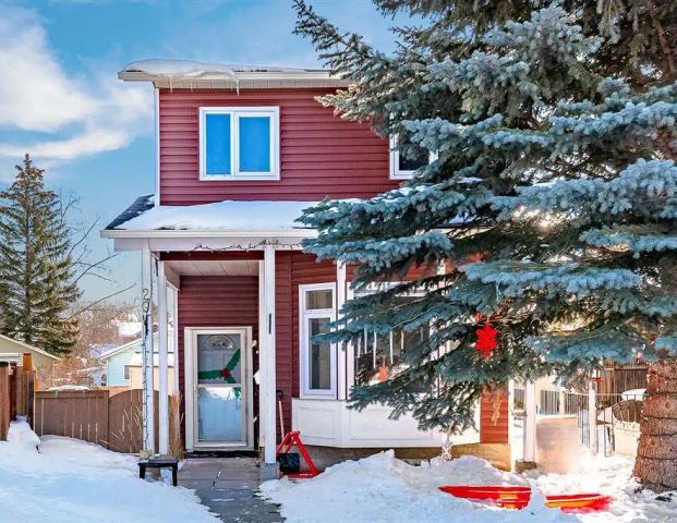 3 Bedroom, 1.5 Bath, Single Family House in Mackenzie Lake Area — 3 Bedrooms House - Photo 1