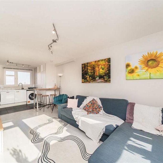 3 bedroom flat to rent - Photo 1