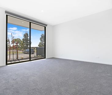 33 Gilded Way, Craigieburn VIC 3064 - Townhouse For Rent | Domain - Photo 2