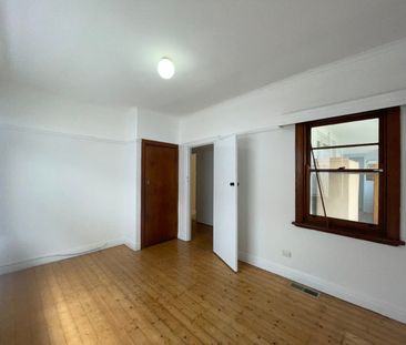 Family Living - Photo 2