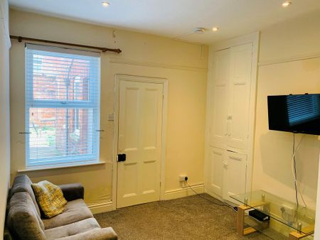 3 bedroom terraced house to rent - Photo 5