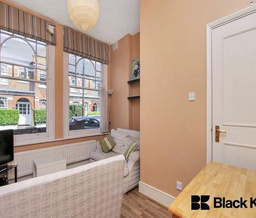 Spacious garden flat within minutes of Tooting Bec Station - Photo 1