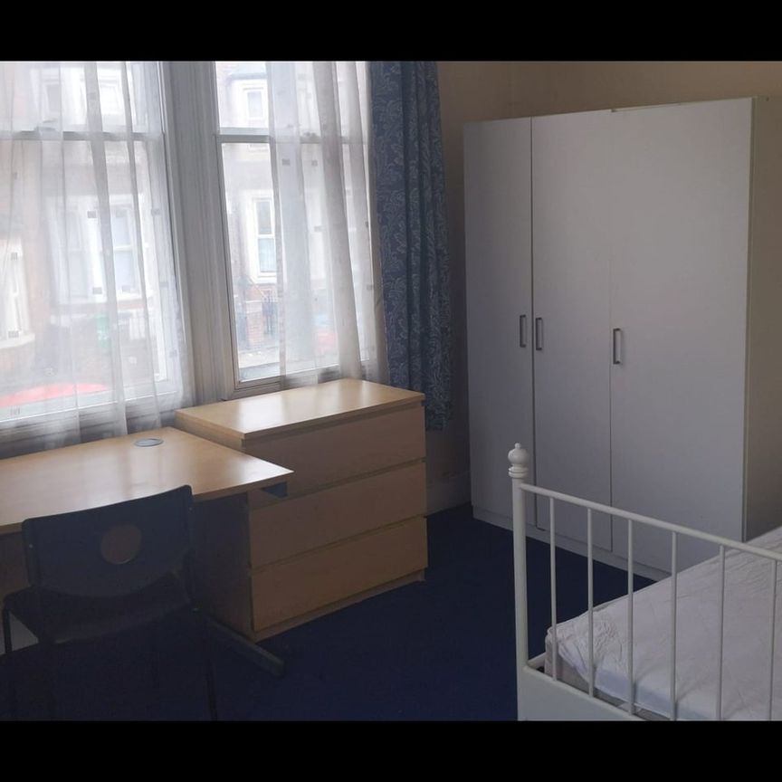 Room in a Shared House, Alfreton Road, NG7 - Photo 1
