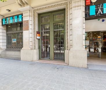 Spacious room in calle Balmes - Photo 3