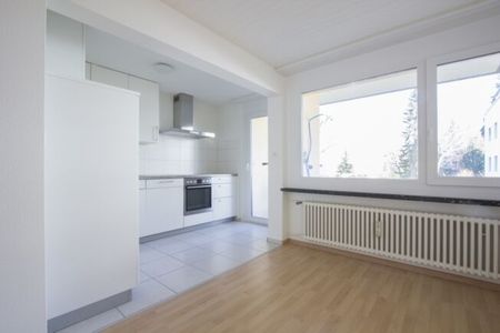 Luminous 4.5-room apartment with balcony and modern kitchen - Foto 3