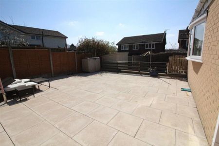 3 bedroom detached bungalow to rent - Photo 2