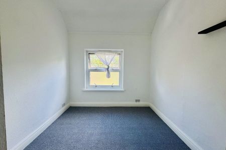 Jubilee Crescent - Photo 4