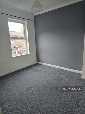 2 bedroom end of terrace house to rent - Photo 4