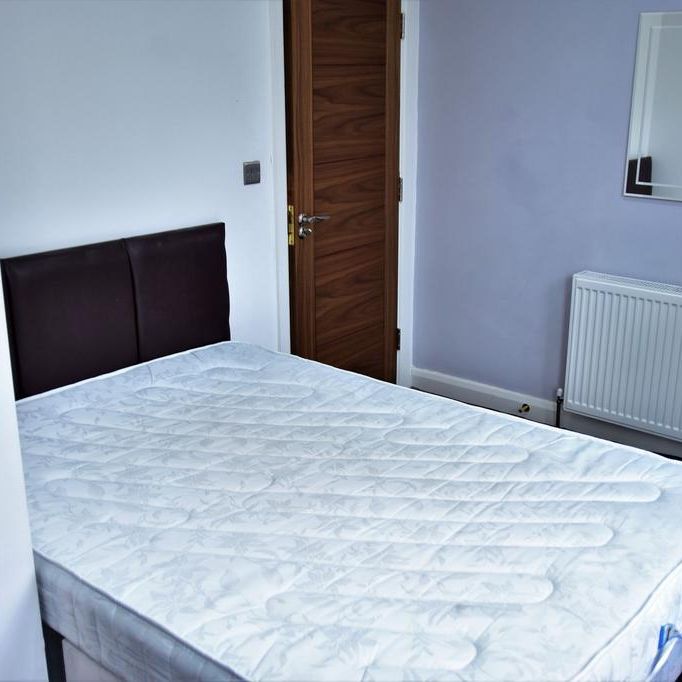 6 bedroom house to rent - Photo 1