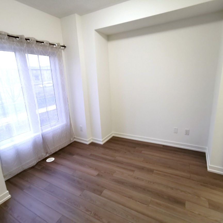 For Lease - 167 Harding Park Street, Newmarket, Ontario - Photo 1