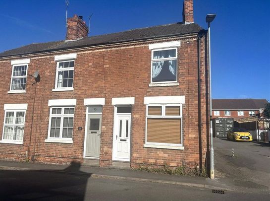 3 bedroom end of terrace house to rent - Photo 1