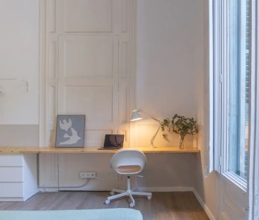 Room in a shared 8-bedroom apartment for rent in la Dreta de l'Eixample, perfect for professionals. - Photo 5