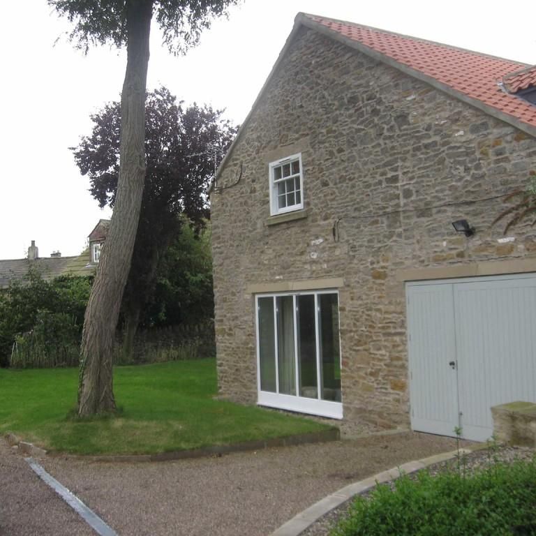 2 bedroom cottage to rent - Photo 1