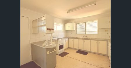 Spacious Highset Family Home with Bonus Downstairs Rumpus & Workshop! - Photo 5