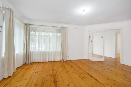 3-Bedroom Family Home in Prime Frankston Location - Photo 2