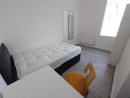 3 bedroom terraced house to rent - Photo 4