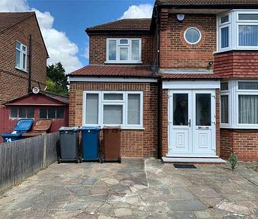 Oakleigh Avenue, Edgware, HA8 - Photo 2