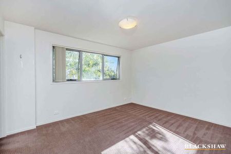 Stylish 2-Bedroom Apartment with Unbeatable Location - Photo 3