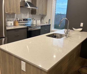 ✨ 3 ½ moderne, dernier étage, très lumineux – Wi-Fi & stationnement... - Photo 1