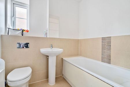 3 bedroom detached house to rent - Photo 2