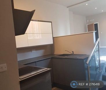 3 bedroom flat to rent - Photo 3