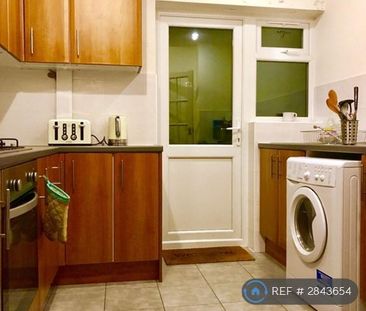 1 bedroom in a house share to rent - Photo 6