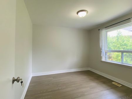For Lease - 207 Maple Avenue Unit# Main Level, Richmond Hill, Ontario - Photo 2
