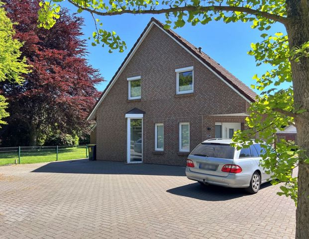 Schnuckeliges Wohnhaus mit moderner Einbauküche und Sommergarten in Hinrichsfehn-Wiesmoor - Foto 1