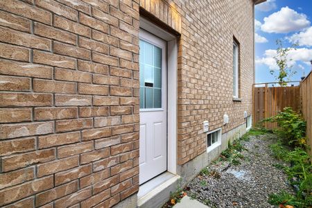 For Lease - 305 Rita's Avenue, Newmarket, Ontario - Photo 4