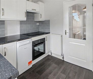 3 bedroom link detached house to rent - Photo 3