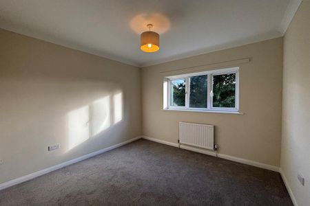 4 bedroom detached house to rent - Photo 4