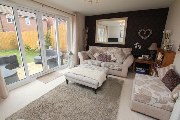 3 bedroom semi-detached house to rent - Photo 1