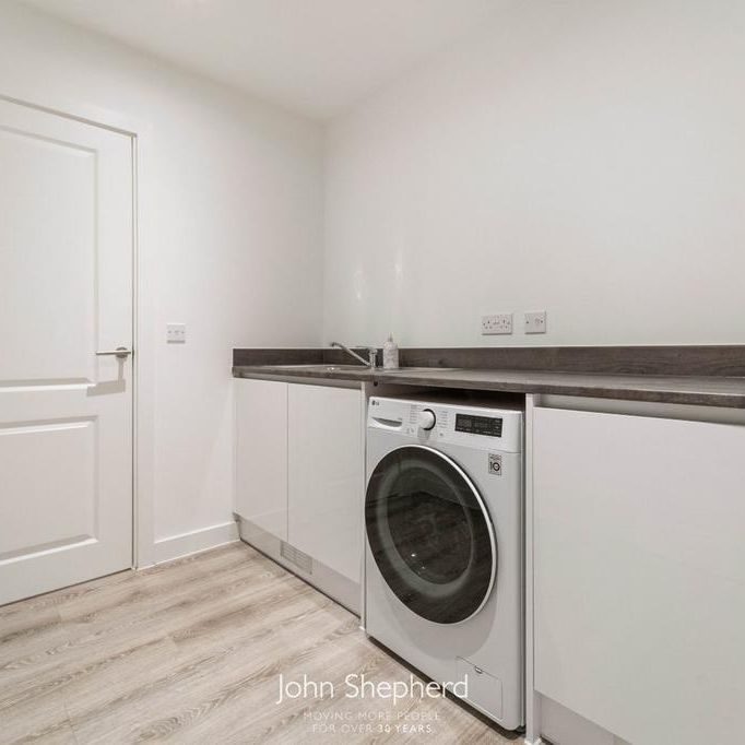 4 bedroom end of terrace house to rent - Photo 1