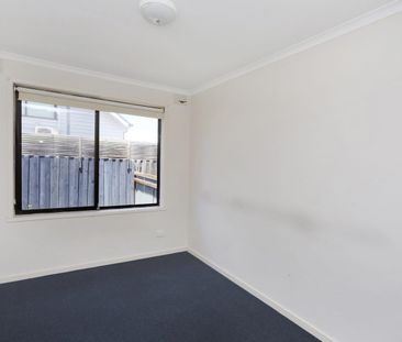 FABULOUS AND SPACIOUS IN ENVIABLE LOCATION! - Photo 2