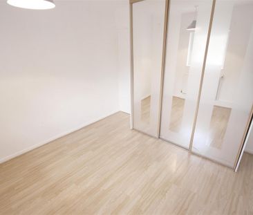 2 Bedroom Flat/Apartment To Let - Photo 5