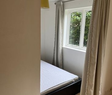 Studio Flat, Carew Court, SE14 - Photo 1