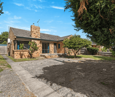 Spacious Family Living in the Heart of Mitcham! - Photo 6