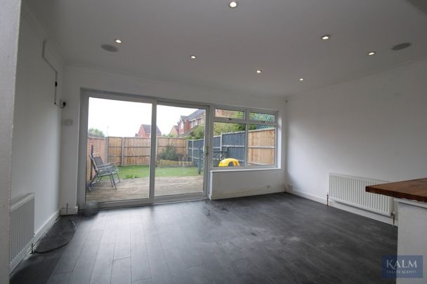 Trajan Gate, Stevenage, Hertfordshire - Photo 1